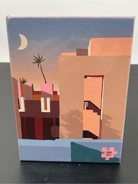 ⭐️285-Piece jigsaw puzzle titled "La Muralla Roja" from Slowdown Studio